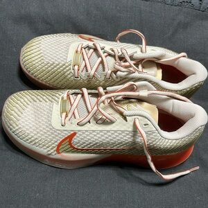 New Nike Court Sneakers Size 8 - no Box